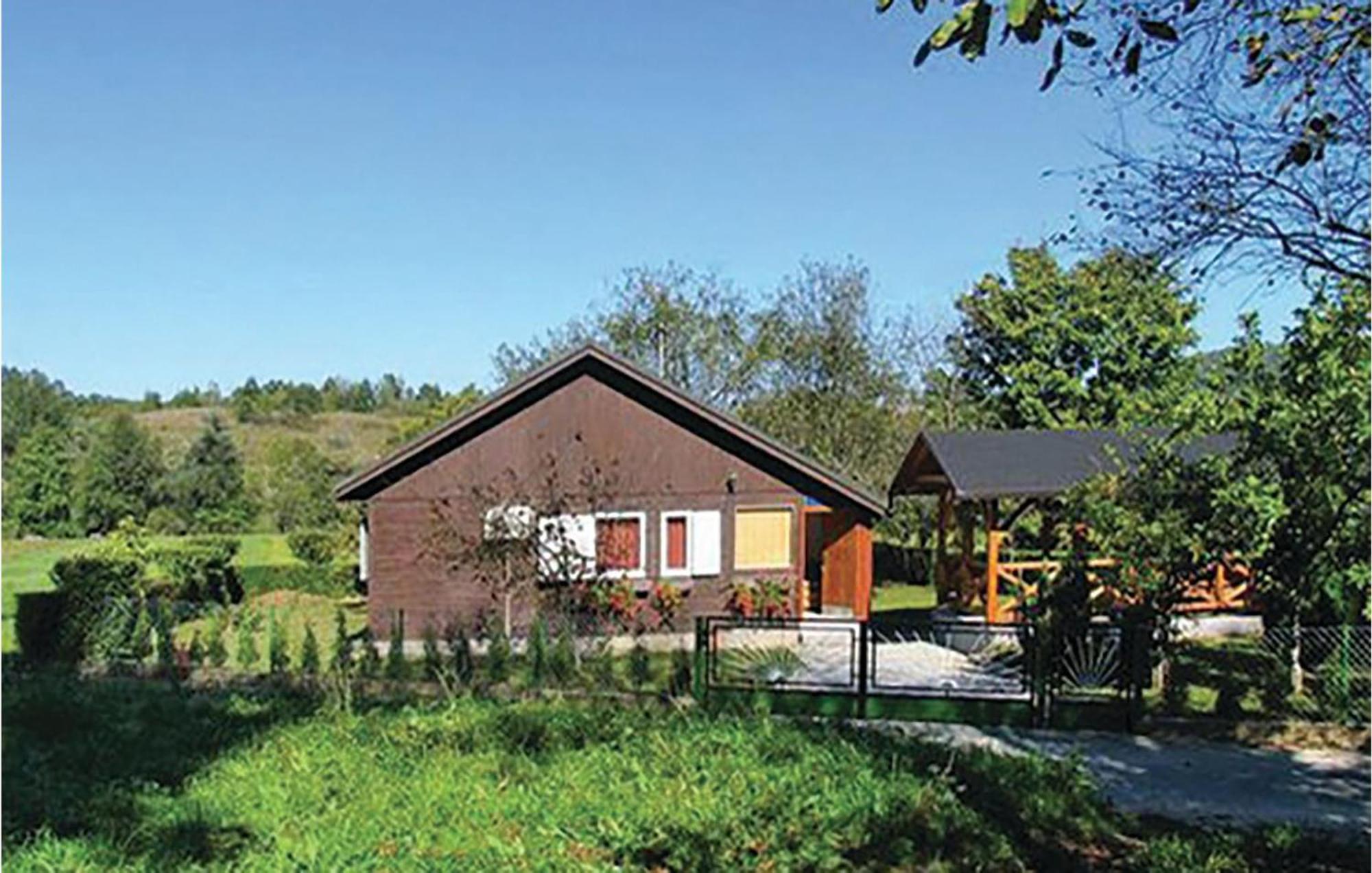 2 Bedroom Cozy Home In Bosiljevo Extérieur photo