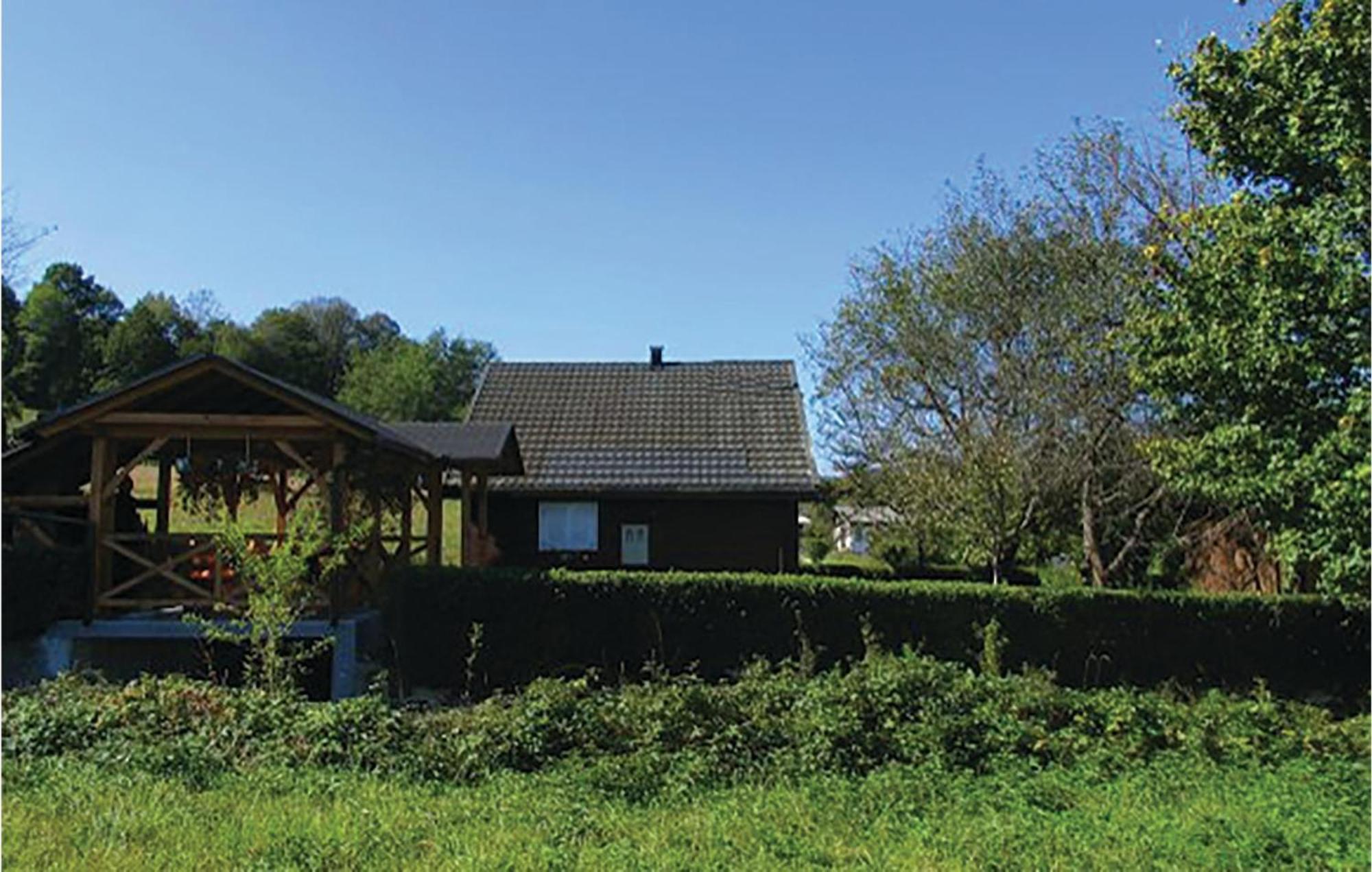 2 Bedroom Cozy Home In Bosiljevo Extérieur photo