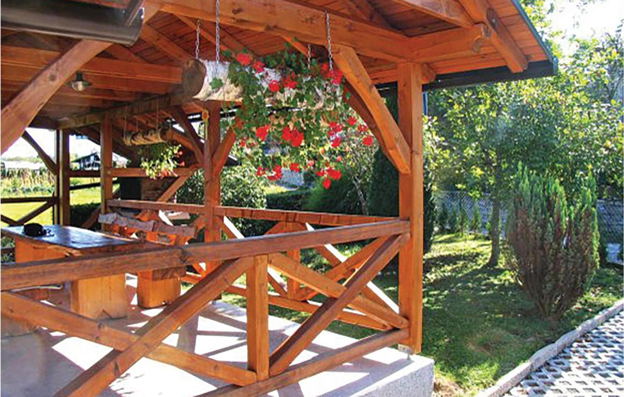 2 Bedroom Cozy Home In Bosiljevo Extérieur photo