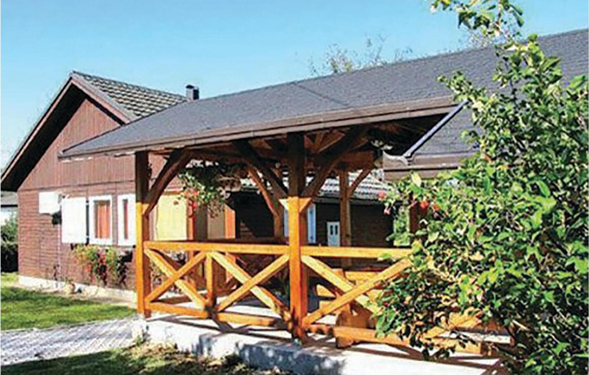 2 Bedroom Cozy Home In Bosiljevo Extérieur photo
